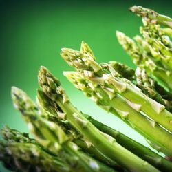 VITAMIN K DEFICIENCY - Symptoms, Causes, Risk Groups, Complications, Natural Treatment And Foods Rich In Vitamin K